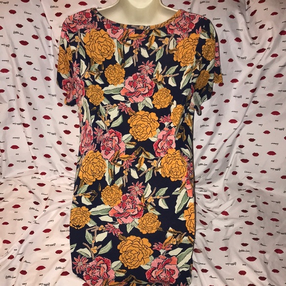 LuLaRoe medium black floral top 💕 - Picture 3 of 4